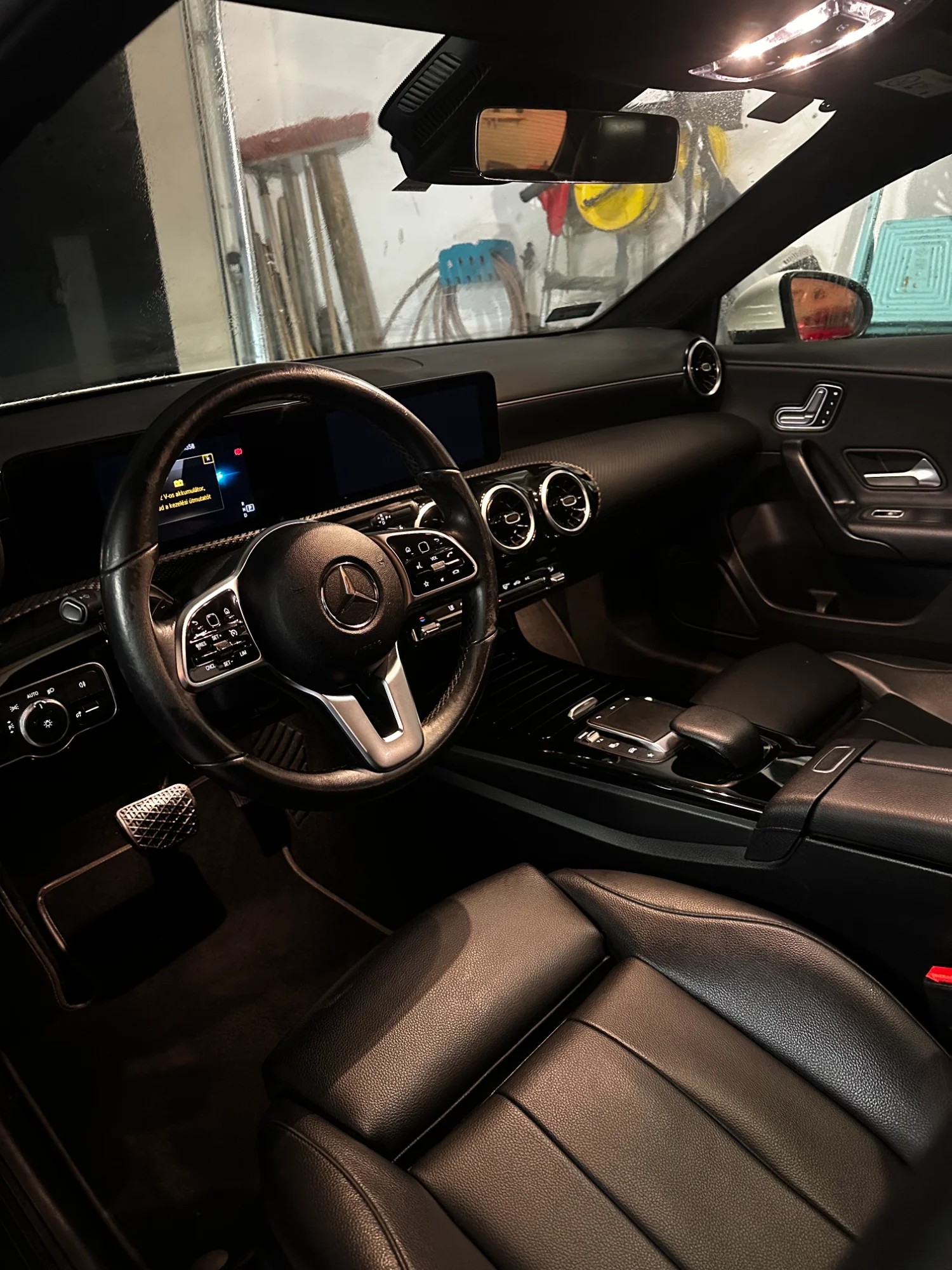 Mercedes belső - barna bőr ülések